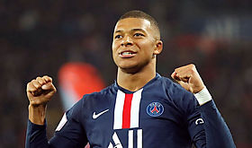 Homenaje de aficionados del PSG a Mbapp