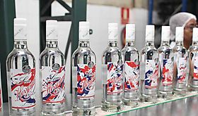 Varela Hermanos inicia produccin y embotellado con energa 100 limpia y presenta la edicin limitada de Seco Herrerano Patria 2025