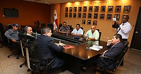 Presidente De Len se rene con productores de maz y de arroz