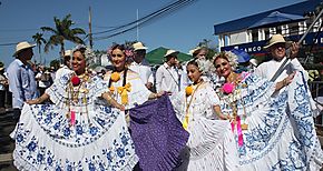 Desfile de las Mil Polleras abarrota Las Tablas