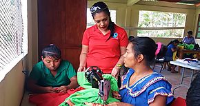 Mides apoya curso de Confeccin de Trajes Tpicos Tradicionales