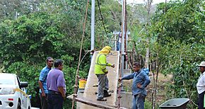 Se construye nuevo puente zarzo sobre el ro Trinidad