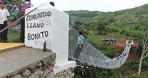 Inauguran zarzo peatonal en Comarca Ngbe Bugl