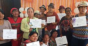 Culmina curso de Artesanas y Manualidades en Barriada Cristal de Arraijn