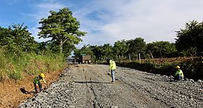 Nueva carretera hacia Puerto Lara en Darin tiene avance del 14