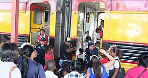 Nios colonenses disfrutan de un viaje en tren