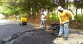 Avanza el mantenimiento de vas y construccin de puentes en Veraguas