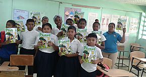 Implementan libro Panam concela por dentro en escuelas de Bocas del Toro