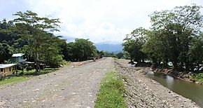 Primer vaciado de concreto en encapsulado de río Guarumo en Bocas del Toro Primer vaciado de concreto en encapsulado de río Guarumo en Bocas del Toro