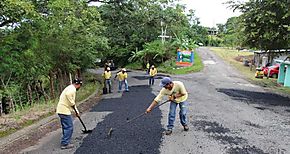 Intenso programa de mantenimiento vial en Herrera y Los Santos