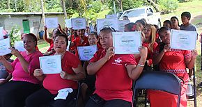 Comunidad de San Bernardino Arriba de Nuevo Emperador clausura curso de manualidades