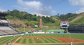 Toros derriban guilas y son lderes absolutos