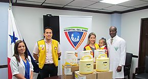 Damas del Club 2030 de Panam donan extractores de leche al Hospital del Nio 