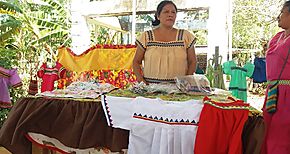 Participantes de Redes Territoriales exponen sus productos en Feria de Tol