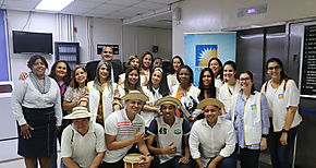 FUNDACNCER llev alegra con serenata a padres del Instituto Oncolgico