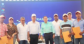 Banco De Desarrollo Agropecuario hace entrega de cheques por un monto superior de B 7800000 a productores de la provincia de Coln 