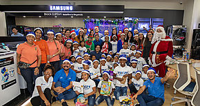 Samsung abre sus puertas para desear Feliz Navidad junto a nios de varias escuelas de la regin