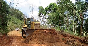 El MOP rehabilita caminos en el distrito de Oc