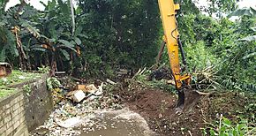 Extraen 400 toneladas de basura de la quebrada Ro escondido en ColnExtraen 400 toneladas de basura de la quebrada Ro escondido en Coln