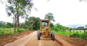 Mejoran caminos en diferentes comunidades de la provincia de Herrera