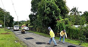 Realizan jornada de bacheo en el corregimiento de Bayano distrito Las Tablas 