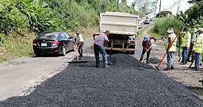 Contina jornada de bacheo en el tramo Sabanitas  Piln en Coln