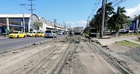 MOP inicia la reparacin en la va Transstmica frente a la plaza Silver City en Coln 