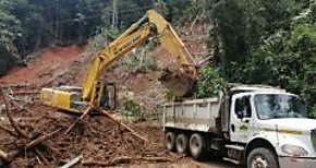 Equipo del MOP trabaja en el despeje vas afectadas por las lluvias en Bocas del Toro 