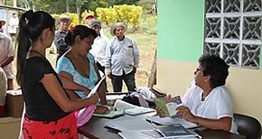 MIDES realiza pagos en reas de difcil acceso en la Comarca Ember