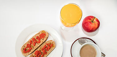Recomiendan evitar desayunar y comer fuera de horas