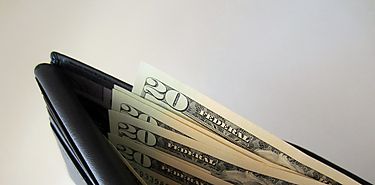 Cuanto ms dinero lleve una cartera perdida ms probable ser que la devuelvas