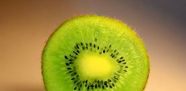 Cinco beneficios poco conocidos de comer kiwi con cscara