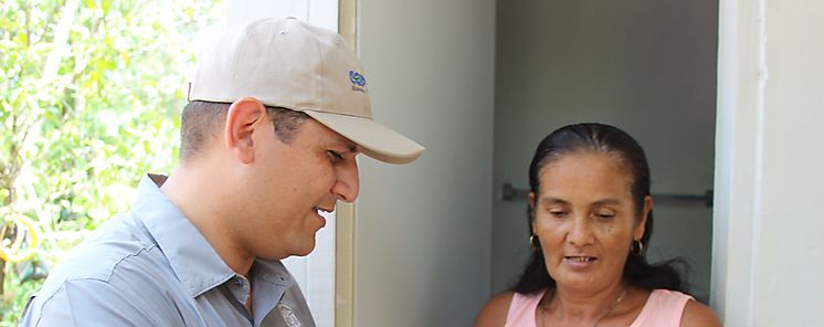 Familias veragenses reciben las llaves de sus nuevas unidades sanitarias construidos por CONADES