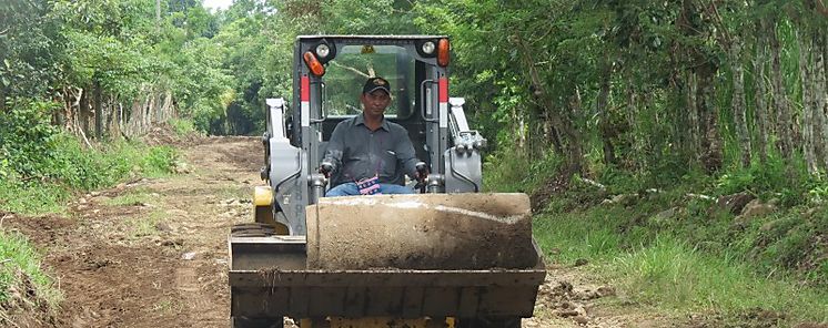 Trabajos en caminos rurales de la comarca Ngbe Bugl avanzan en un 18