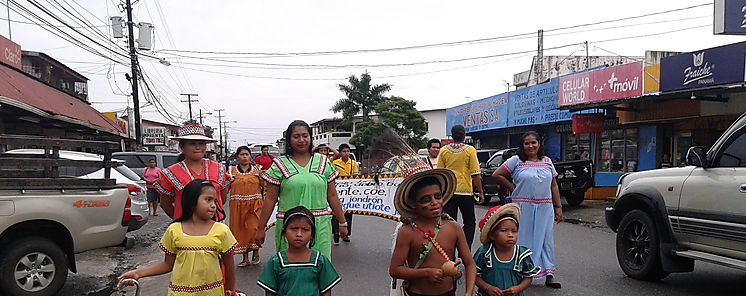 Grupos originarios en Bocas del Toro se visten de colores para celebrar su fecha