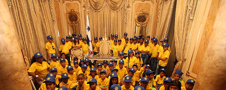 Nios visitan la Presidencia para celebrar 100 aos de Leonismo mundial y en Panam