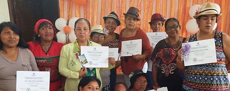 Culmina curso de Artesanas y Manualidades en Barriada Cristal de Arraijn