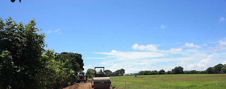 Mejoran los caminos de produccin en Los Santos