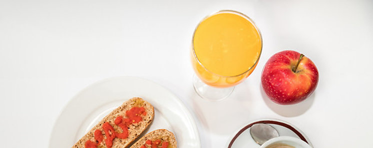 Recomiendan evitar desayunar y comer fuera de horas