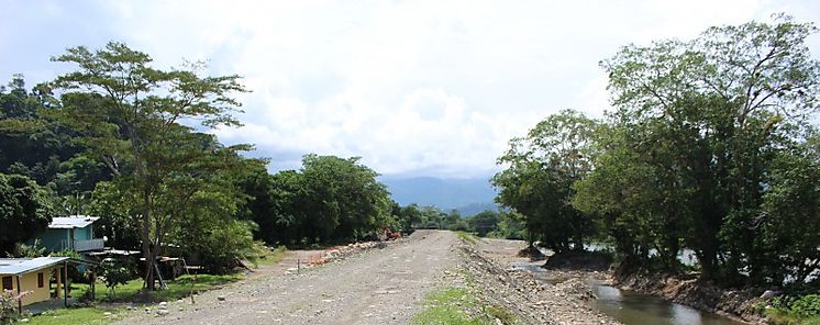 Primer vaciado de concreto en encapsulado de ro Guarumo en Bocas del Toro