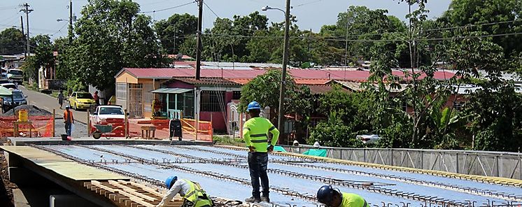 Puente Colmenar en San Miguelito preparado al 90 