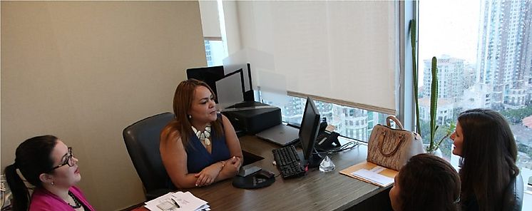 Metrobank entrega cheque al Fondo Patrimonial de la USMA