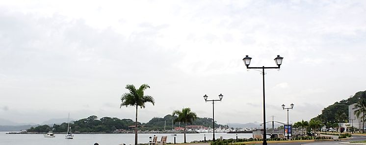 Realizan trabajos de limpieza en la calzada de Amador