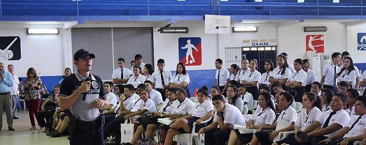 Educacin para la resistencia al abuso de drogas y violencia continua en David