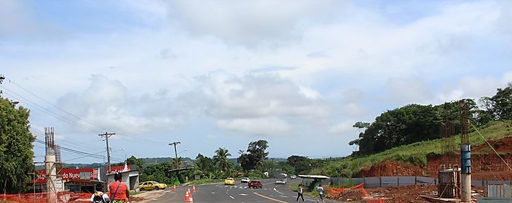 Avanza construccin de tres puentes peatonales en Coln