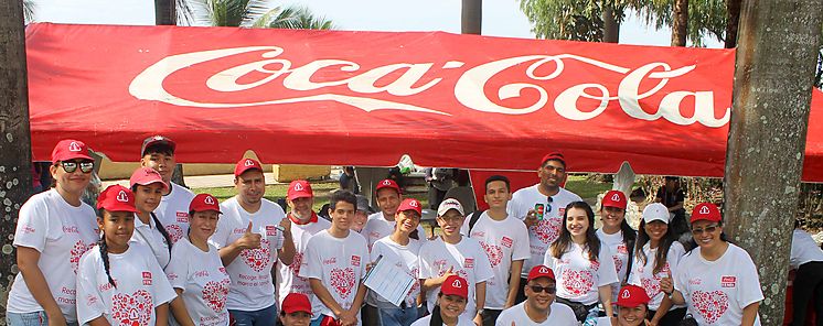 Voluntarios del Sistema CocaCola se unen a la Gran Limpieza de Playas Costas y Ros 2018