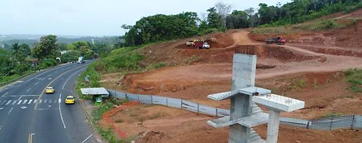 Avanza construccin de los puentes peatonales en Coln