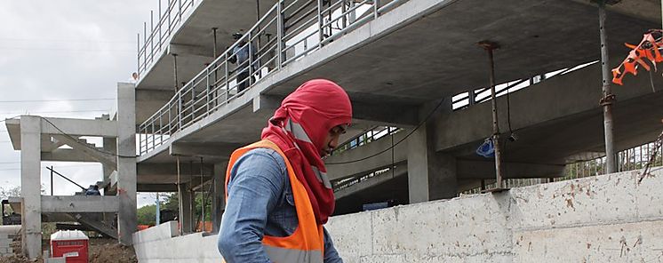 Construccin del puente peatonal en la UTP sobre la carretera Centenario avanza a buen ritmo