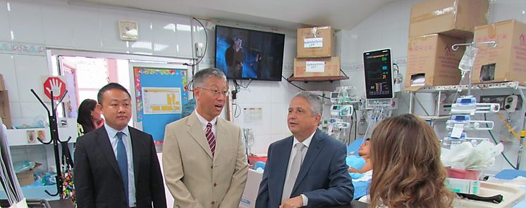 Embajador de China en Panam entrega donacin al Hospital del Nio 