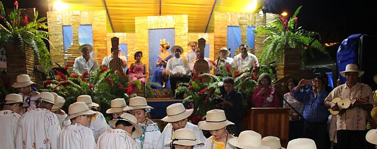 MOP inaugura stand en la feria de La Flor del Espritu Santo en Las Minas